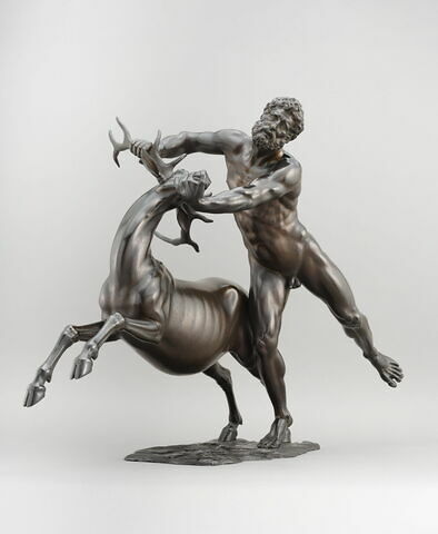 Groupe sculpté : Hercule et le cerf, image 3/5