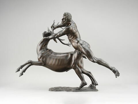 Groupe sculpté : Hercule et le cerf, image 1/5