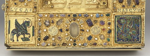 Boîte-reliure : la Crucifixion et les symboles des évangélistes, image 2/24