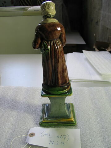 Statuette : La faneuse, image 3/5