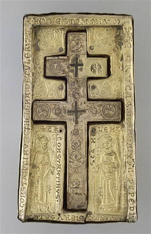 Staurothèque : reliquaire de la Vraie Croix (a : logette à double traverse surmontée par 2 bustes d’anges) et Croix du reliquaire à double traverse (b), image 13/20