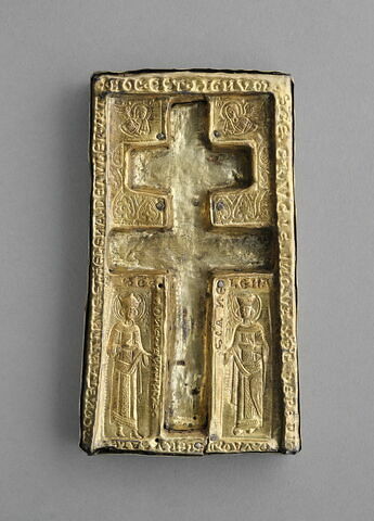 Staurothèque : reliquaire de la Vraie Croix (a : logette à double traverse surmontée par 2 bustes d’anges) et Croix du reliquaire à double traverse (b), image 4/20