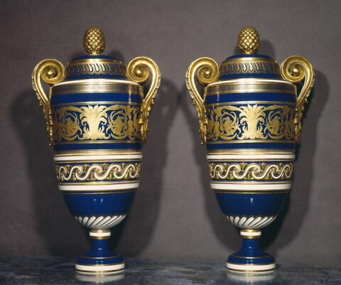 Vase "Bachelier à anses élevées", d'une paire (OA 11353)