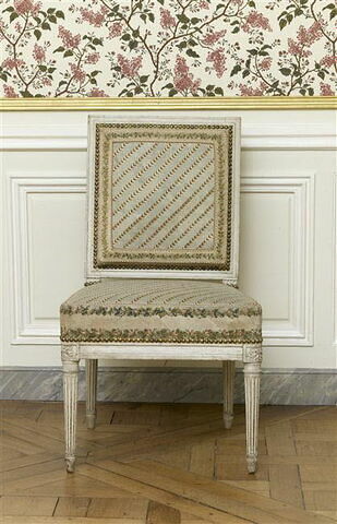 Chaise, d'une suite de quatre chaises et une bergère (avec OA 9980, OA 9982, OA 9983 et OA 9984) de la chambre à coucher de Madame Elisabeth, au château de Montreuil, image 3/4