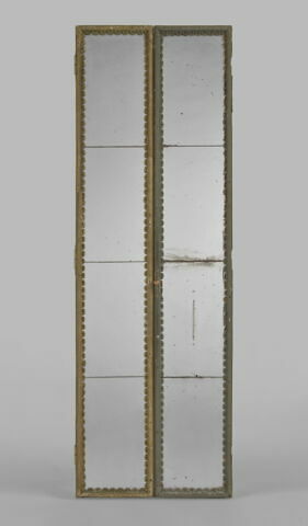 Deux panneaux de glace de complément, modernes, provenant du château d'Abondant