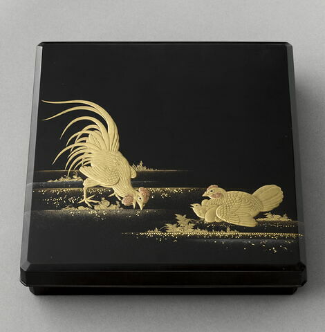 Boîte : scène représentant un coq, une poule et des poussins, image 2/8