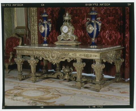 Table, image 1/1