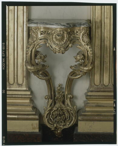 Petite console d'applique, image 1/4