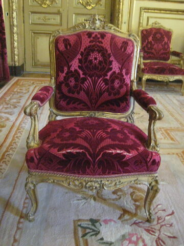 Fauteuil de style Louis XV.