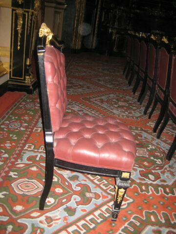 Chaise en bois noir de style Louis XIV., image 2/2