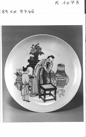 Assiette en porcelaine de Chine, coquille d'oeuf, revers rubis, image 1/1