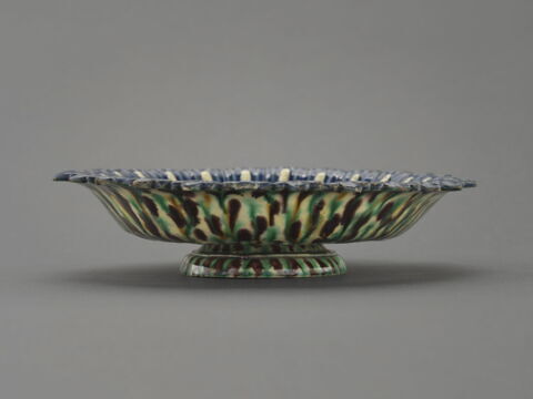 Plat ovale : Vierge à l'Enfant, image 2/5