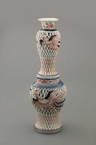 Vase, formée de deux vases superposés (d'une paire)