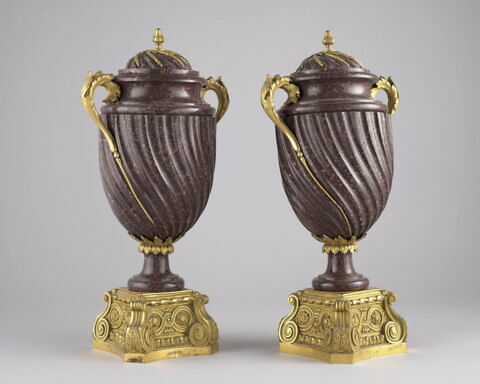 Vase couvert d'une paire (avec OA 5185 1), image 1/1