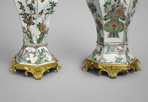 Vase en porcelaine du Japon à six pans, d'une paire ( avec OA 5489 1), image 3/5