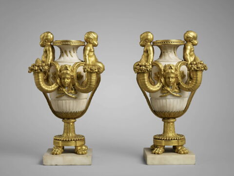 Candélabre en forme de vase à quatre lumières d'une paire, image 2/7