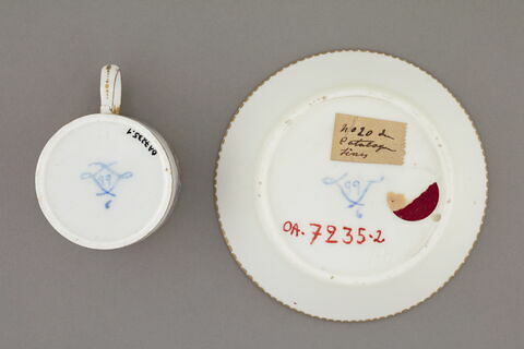 Tasse et soucoupe, image 2/3