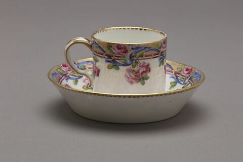 Tasse et soucoupe, image 3/3