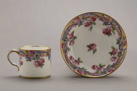 Tasse et soucoupe, image 1/3