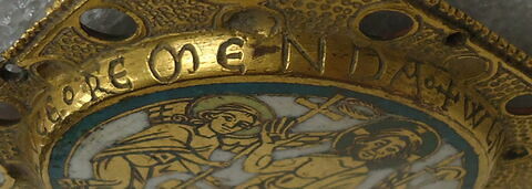 Plaque ronde provenant d'un phylactère (?) : Christ juge entre deux anges porteurs des instruments de la Passion, image 13/14