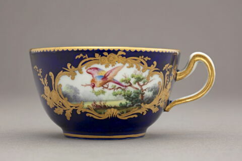 Tasse avec sa soucoupe, d'un service de quatre pièces (TH 1334 à 1337), image 4/7