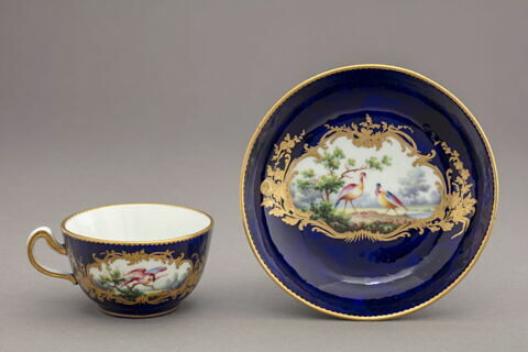 Tasse avec sa soucoupe, d'un service de quatre pièces (TH 1334 à 1337), image 1/7