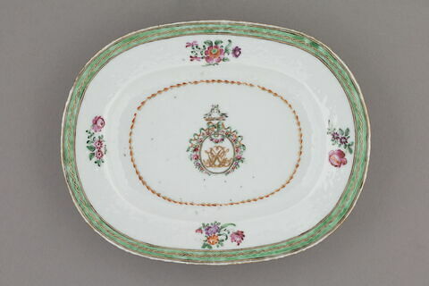 Petit plat ovale, d'un ensemble de quatre (TH 544 à 547), image 1/2