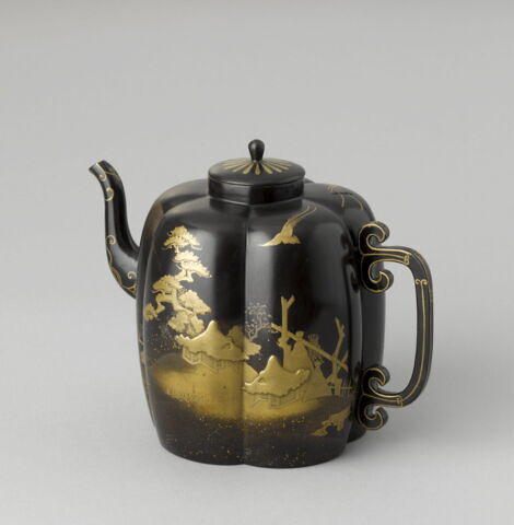 Théière à cinq lobes à décor de paysages, image 2/4