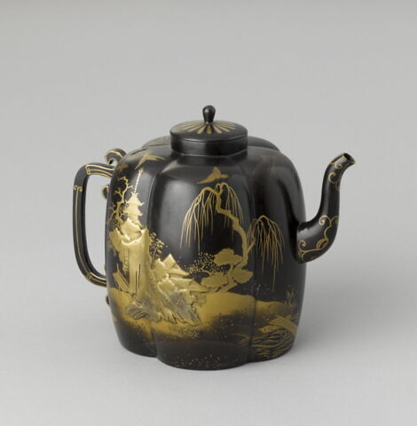 Théière à cinq lobes à décor de paysages, image 4/4