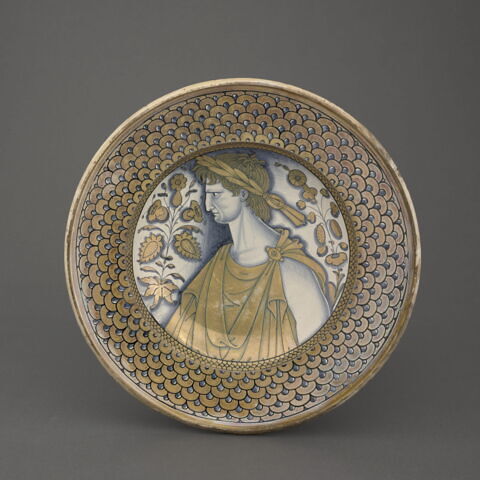Grand plat rond : buste d'empereur de profil gauche, image 1/5