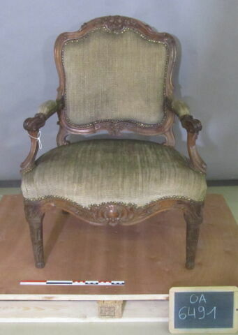Fauteuil, décor de fleurs et de feuillages, image 1/1