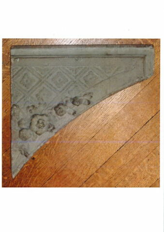 Fragment de lambris à décor de croisillons de l'hôtel Le Bas de Montargis, image 3/3