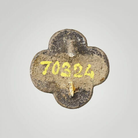 Paire de fibules quadrilobées cloisonnées, image 2/5