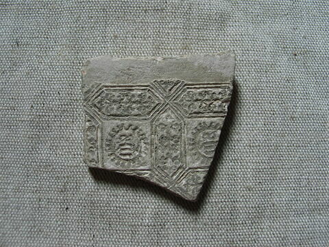 Fragment de plat ovale (OA 3934 et OA 3934 A), image 2/10