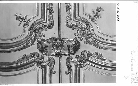 Embrasure et dessus-de-porte décoré d'un trophée avec un caducée et un pell., image 3/3