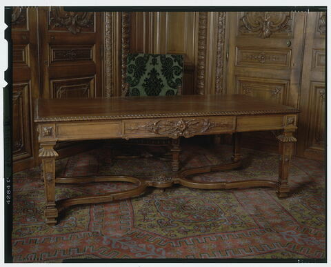 Table, image 1/1
