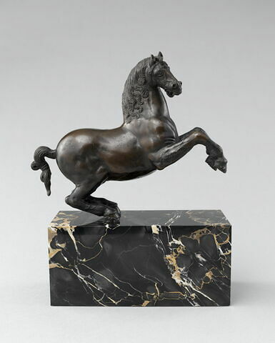 Statuette : cheval cabré