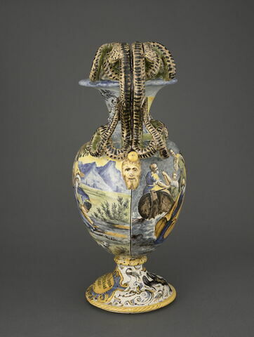 Vase ovoïde à deux anses : l'Empereur Henri V ; saint Pierre sauvé des flots ; armoiries, image 2/4