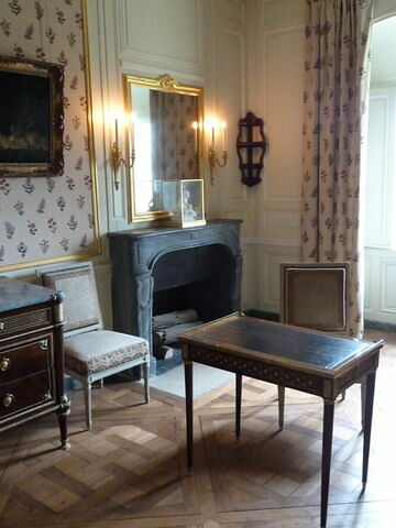 Chaise, d'un ensemble de six chaises et deux bergères d'un salon du château de Madame Elisabeth à Montreuil (OA 9972 à OA 9979), image 2/2