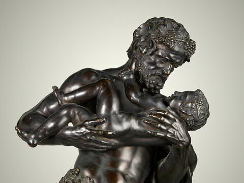 Groupe sculpté : Silène portant Bacchus enfant, image 2/6