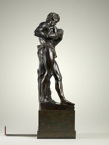 Groupe sculpté : Silène portant Bacchus enfant, image 4/6