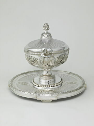 Terrine, sa doublure et son plateau du service du Roi d'Angleterre et de Hanovre George III, d'une paire (OA 12382), image 9/20