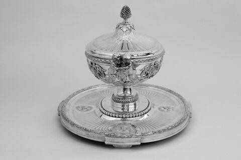 Terrine, son plateau et sa doublure du service de George III d'Angleterre et de Hanovre, d'une paire (OA 12381), image 5/11
