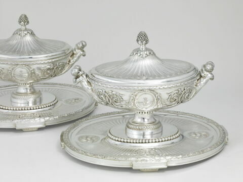 Terrine, son plateau et sa doublure du service de George III d'Angleterre et de Hanovre, d'une paire (OA 12381), image 3/11