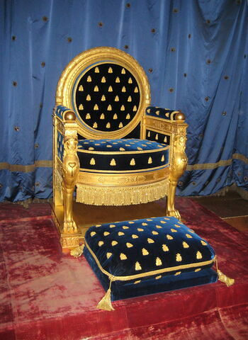 Fauteuil du trône de Napoléon Ier prévu pour le château de Saint-Cloud, image 1/3