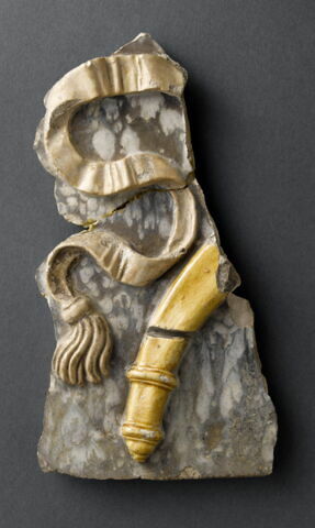 Fragment : corne d'abondance et ruban