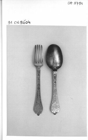 Couvert de table : une fourchette et une cuiller, image 3/5