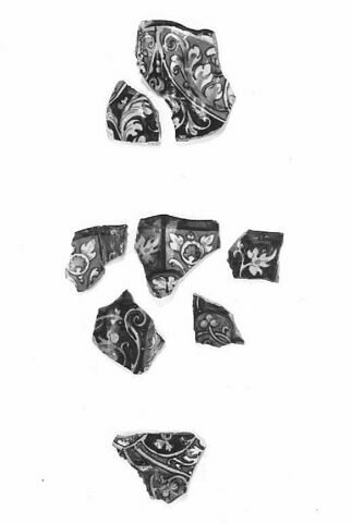 Fragments de coupe godronnée à bord festonné (OA 5694 57 et ancien 5694 57 bis recollés ensemble)