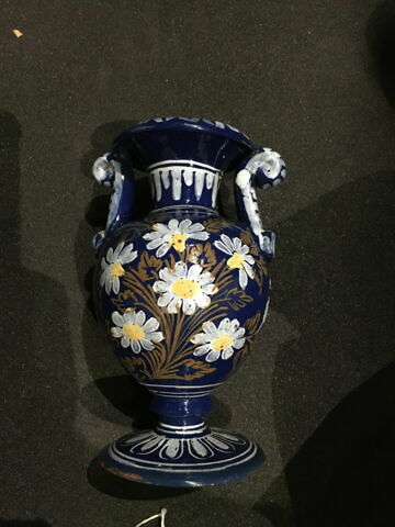 Vase ovoïde à deux anses, image 3/8