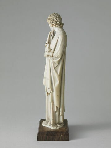 Statuette provenant du groupe représentant la Descente de Croix : saint Jean, image 7/12